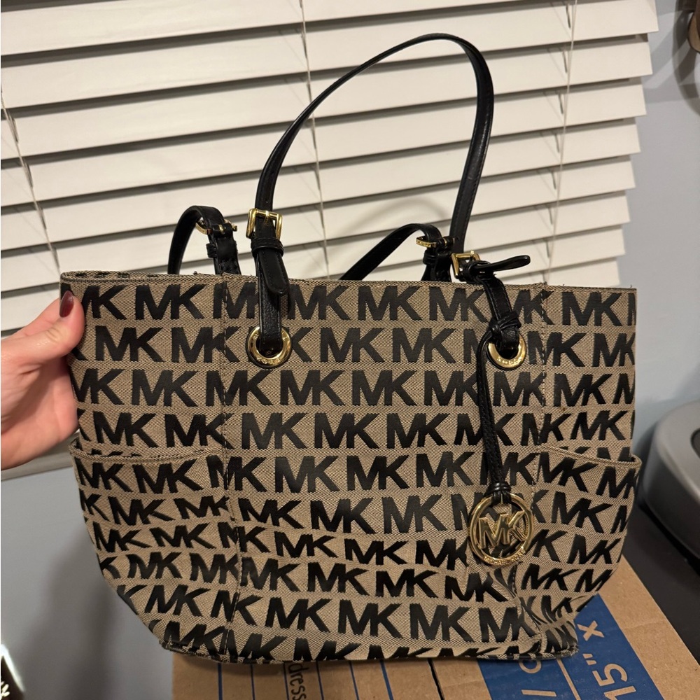 Michael Kors Jet Set Signature Logo Tote Handbag